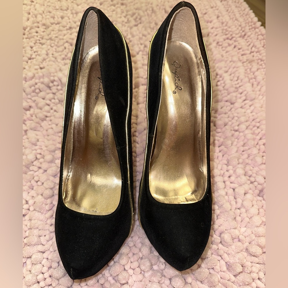 Qupid Black and Gold Heels